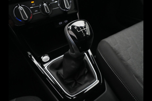 Volkswagen T-Cross Life Edition | 'App-Connect' draadloze smartphone integratie | Achterlichten LED | Afstandscontrolesysteem (Front Assist)