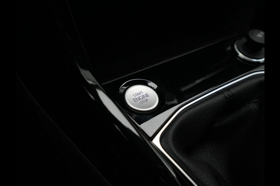 Volkswagen T-Cross Life Edition | 'App-Connect' draadloze smartphone integratie | Achterlichten LED | Afstandscontrolesysteem (Front Assist)