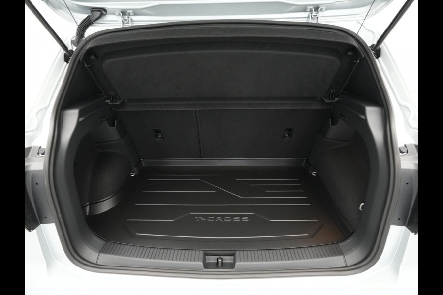 Volkswagen T-Cross R-Line Edition | 'App-Connect' draadloze smartphone integratie | Achterlichten LED | Afstandscontrolesysteem (Front Assist)