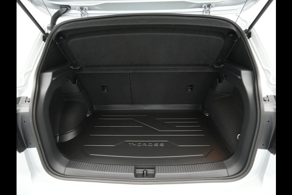 Volkswagen T-Cross R-Line Edition | 'App-Connect' draadloze smartphone integratie | Achterlichten LED | Afstandscontrolesysteem (Front Assist)