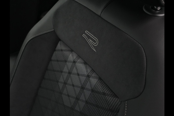 Volkswagen T-Cross R-Line Edition | 'App-Connect' draadloze smartphone integratie | Achterlichten LED | Afstandscontrolesysteem (Front Assist)