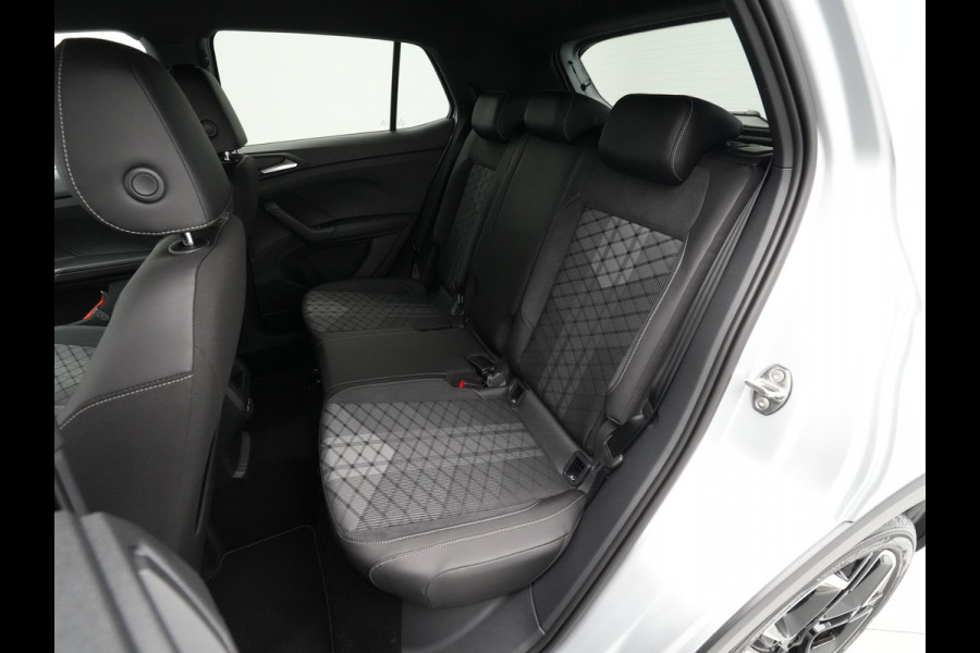 Volkswagen T-Cross R-Line Edition | 'App-Connect' draadloze smartphone integratie | Achterlichten LED | Afstandscontrolesysteem (Front Assist)