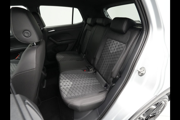 Volkswagen T-Cross R-Line Edition | 'App-Connect' draadloze smartphone integratie | Achterlichten LED | Afstandscontrolesysteem (Front Assist)