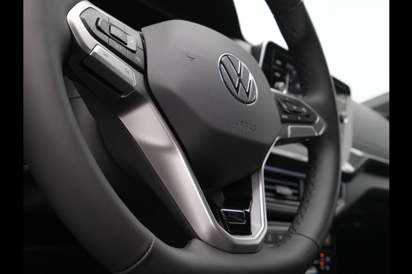 Volkswagen T-Cross R-Line Edition | 'App-Connect' draadloze smartphone integratie | Achterlichten LED | Afstandscontrolesysteem (Front Assist)