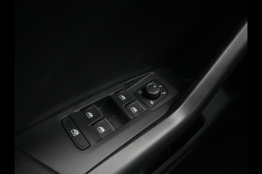 Volkswagen T-Cross R-Line Edition | 'App-Connect' draadloze smartphone integratie | Achterlichten LED | Afstandscontrolesysteem (Front Assist)
