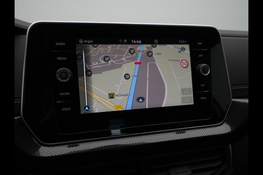 Volkswagen T-Cross R-Line Edition | 'App-Connect' draadloze smartphone integratie | Achterlichten LED | Afstandscontrolesysteem (Front Assist)