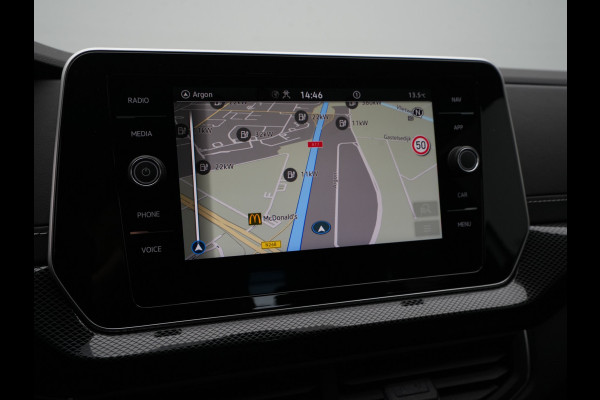 Volkswagen T-Cross R-Line Edition | 'App-Connect' draadloze smartphone integratie | Achterlichten LED | Afstandscontrolesysteem (Front Assist)
