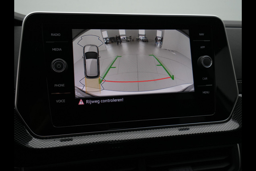 Volkswagen T-Cross R-Line Edition | 'App-Connect' draadloze smartphone integratie | Achterlichten LED | Afstandscontrolesysteem (Front Assist)