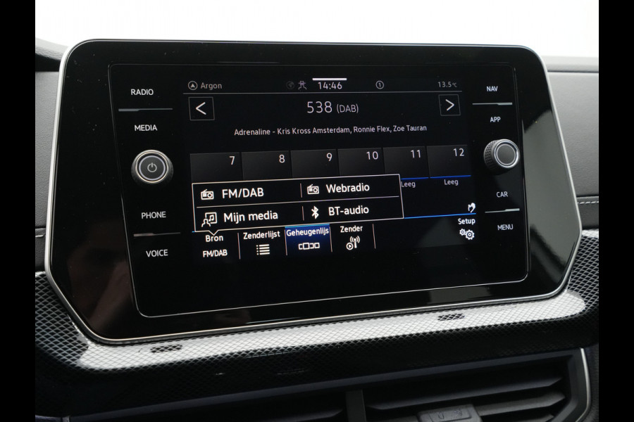 Volkswagen T-Cross R-Line Edition | 'App-Connect' draadloze smartphone integratie | Achterlichten LED | Afstandscontrolesysteem (Front Assist)