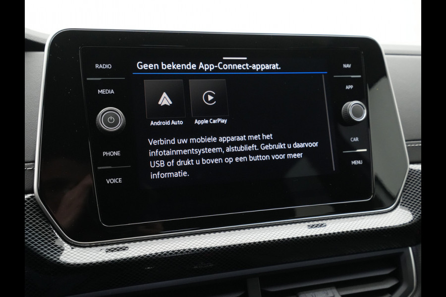 Volkswagen T-Cross R-Line Edition | 'App-Connect' draadloze smartphone integratie | Achterlichten LED | Afstandscontrolesysteem (Front Assist)