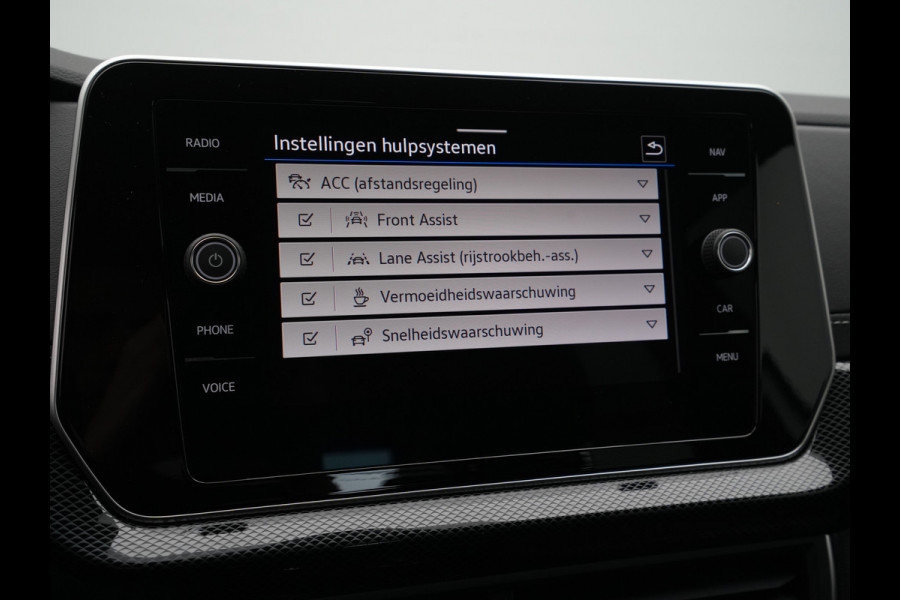 Volkswagen T-Cross R-Line Edition | 'App-Connect' draadloze smartphone integratie | Achterlichten LED | Afstandscontrolesysteem (Front Assist)