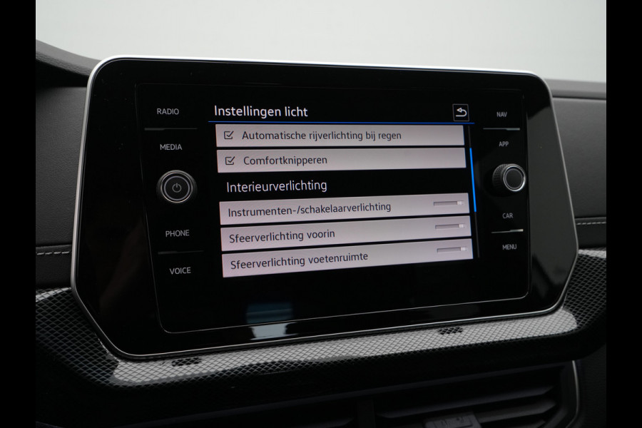 Volkswagen T-Cross R-Line Edition | 'App-Connect' draadloze smartphone integratie | Achterlichten LED | Afstandscontrolesysteem (Front Assist)