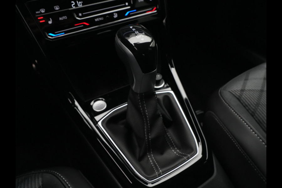 Volkswagen T-Cross R-Line Edition | 'App-Connect' draadloze smartphone integratie | Achterlichten LED | Afstandscontrolesysteem (Front Assist)
