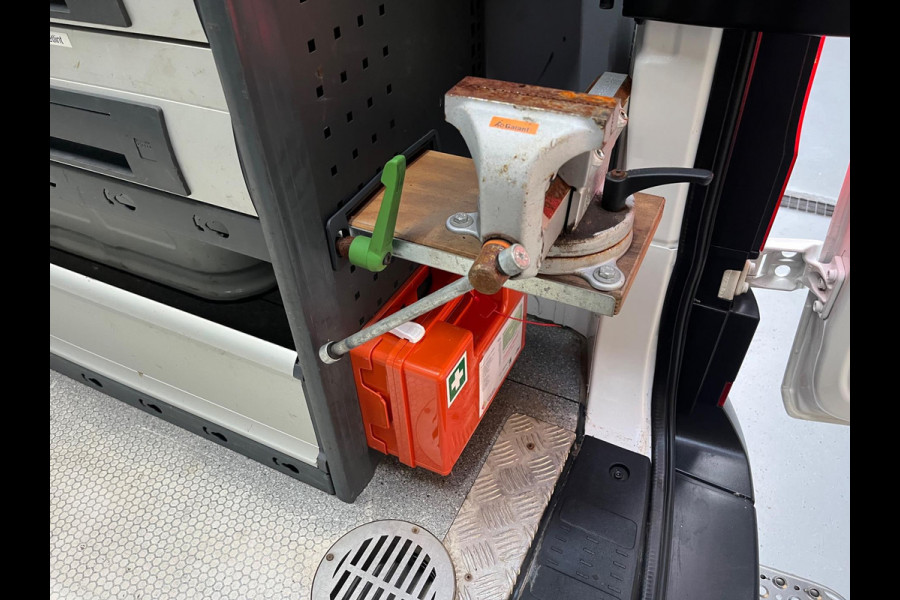 Volkswagen Crafter Servicewagen 35 2.0 TDI 140pk euro6 L3H3 Victron v230 BOTT Kasten Standkachel Trekhaak 3000KG RIJKLAARPRIJS