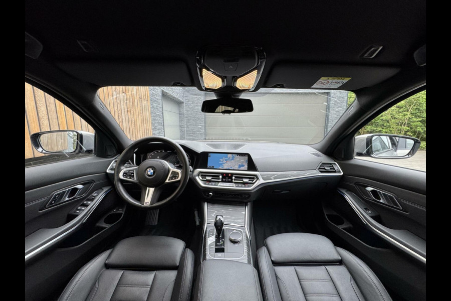 BMW 3 Serie Touring 330e Automaat | Leer | Adaptieve cruise control | DAB radio | Getint glas | LED verlichting | Stoelverwarming | Audio in