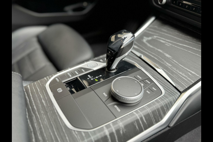 BMW 3 Serie Touring 330e Automaat | Leer | Adaptieve cruise control | DAB radio | Getint glas | LED verlichting | Stoelverwarming | Audio in