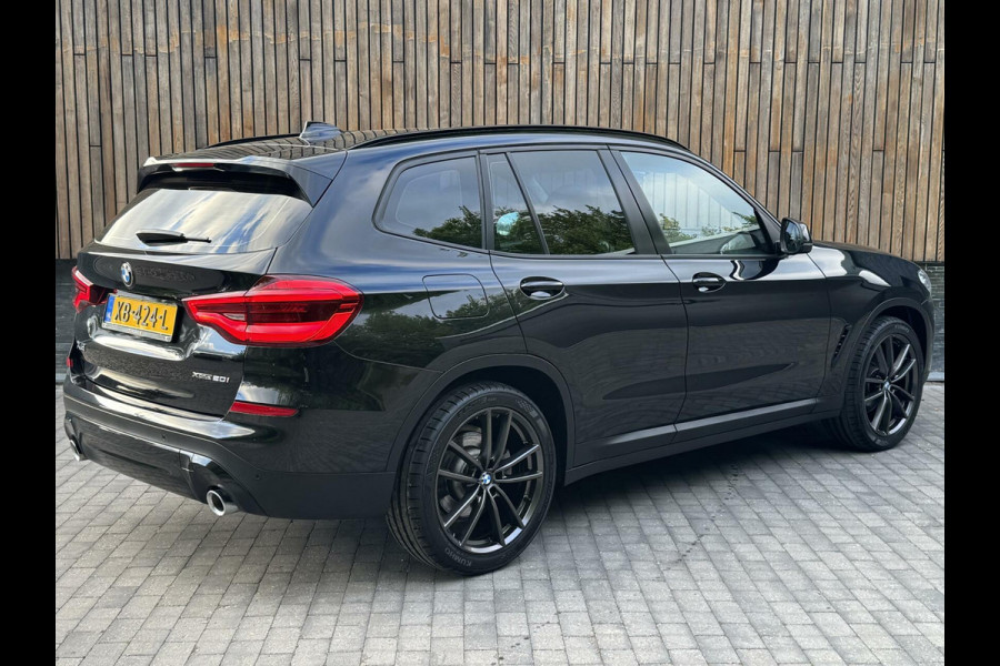 BMW X3 xDrive20i High Executive | Leer | Sportstoelen | DAB | Cruise control | LED verlichting | Stoelverwarming | Elektrisch bedienbar