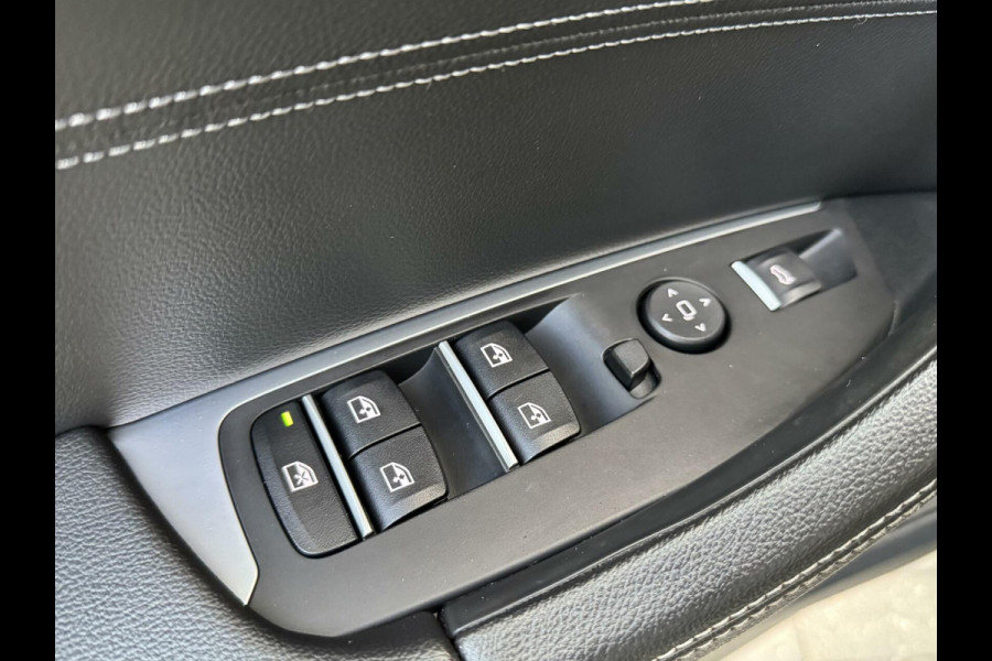 BMW X3 xDrive20i High Executive | Leer | Sportstoelen | DAB | Cruise control | LED verlichting | Stoelverwarming | Elektrisch bedienbar