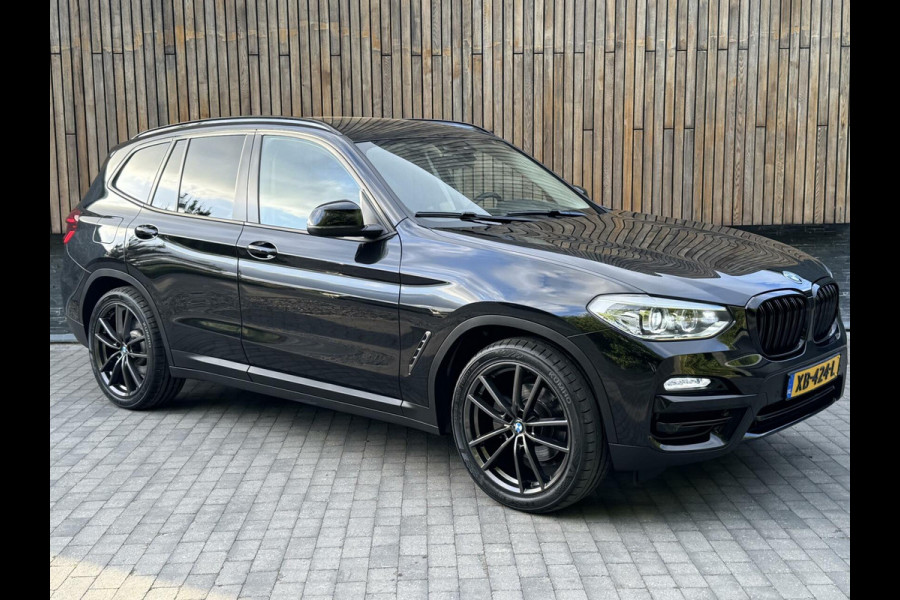 BMW X3 xDrive20i High Executive | Leer | Sportstoelen | DAB | Cruise control | LED verlichting | Stoelverwarming | Elektrisch bedienbar