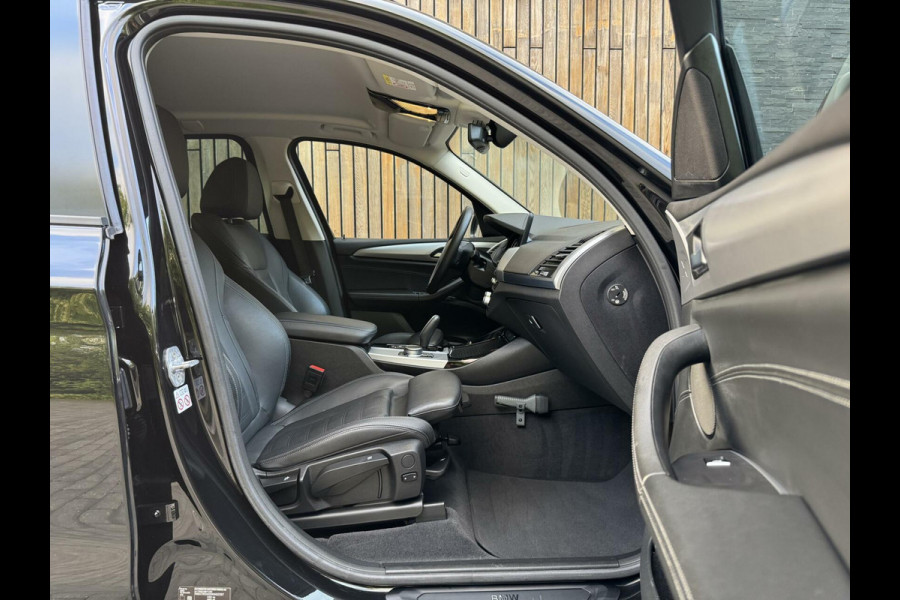 BMW X3 xDrive20i High Executive | Leer | Sportstoelen | DAB | Cruise control | LED verlichting | Stoelverwarming | Elektrisch bedienbar