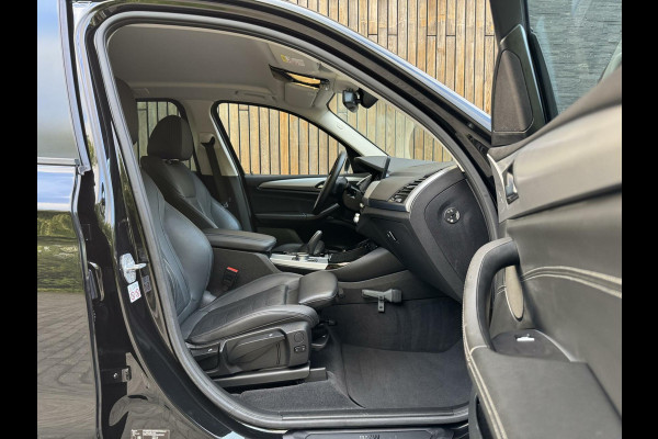 BMW X3 xDrive20i High Executive | Leer | Sportstoelen | DAB | Cruise control | LED verlichting | Stoelverwarming | Elektrisch bedienbar