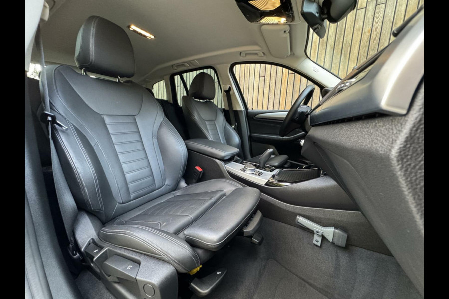 BMW X3 xDrive20i High Executive | Leer | Sportstoelen | DAB | Cruise control | LED verlichting | Stoelverwarming | Elektrisch bedienbar