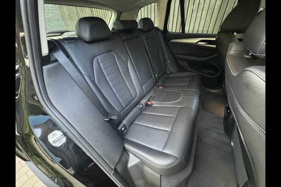 BMW X3 xDrive20i High Executive | Leer | Sportstoelen | DAB | Cruise control | LED verlichting | Stoelverwarming | Elektrisch bedienbar