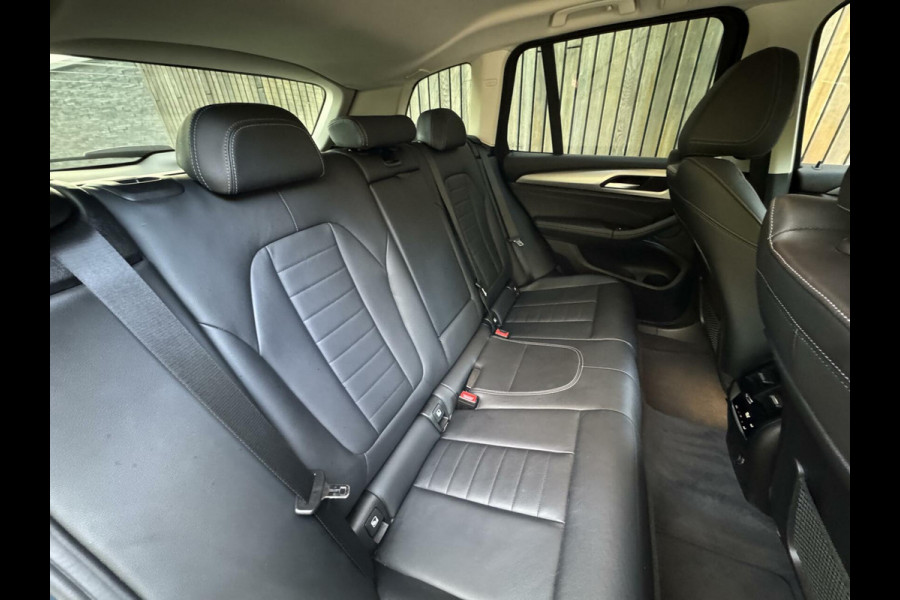 BMW X3 xDrive20i High Executive | Leer | Sportstoelen | DAB | Cruise control | LED verlichting | Stoelverwarming | Elektrisch bedienbar