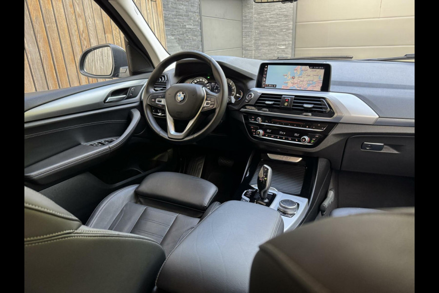 BMW X3 xDrive20i High Executive | Leer | Sportstoelen | DAB | Cruise control | LED verlichting | Stoelverwarming | Elektrisch bedienbar