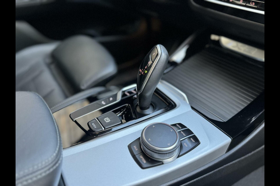 BMW X3 xDrive20i High Executive | Leer | Sportstoelen | DAB | Cruise control | LED verlichting | Stoelverwarming | Elektrisch bedienbar