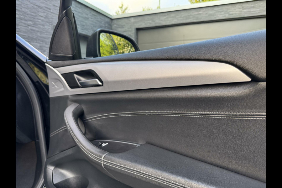 BMW X3 xDrive20i High Executive | Leer | Sportstoelen | DAB | Cruise control | LED verlichting | Stoelverwarming | Elektrisch bedienbar