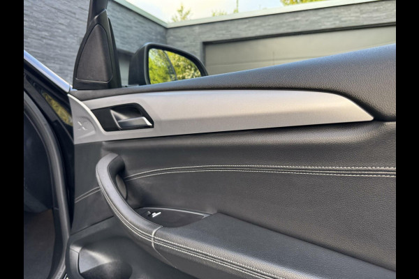 BMW X3 xDrive20i High Executive | Leer | Sportstoelen | DAB | Cruise control | LED verlichting | Stoelverwarming | Elektrisch bedienbar