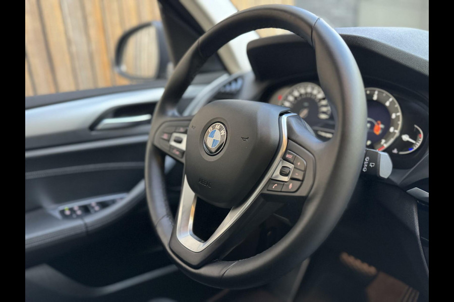 BMW X3 xDrive20i High Executive | Leer | Sportstoelen | DAB | Cruise control | LED verlichting | Stoelverwarming | Elektrisch bedienbar