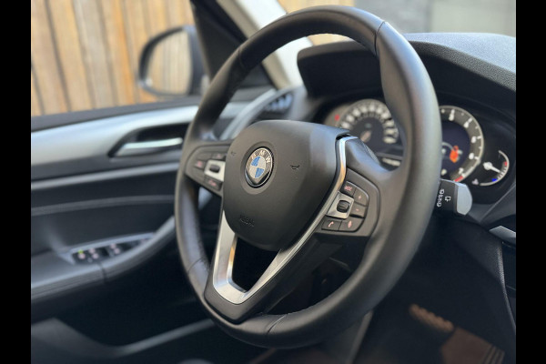 BMW X3 xDrive20i High Executive | Leer | Sportstoelen | DAB | Cruise control | LED verlichting | Stoelverwarming | Elektrisch bedienbar