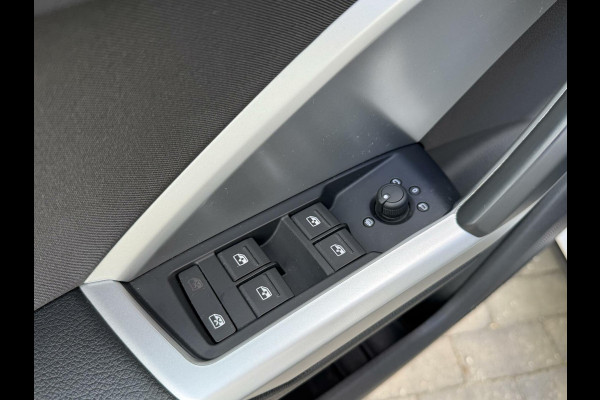 Audi Q3 35 TFSI Pro Line Automaat 150pk | Climate control | Cruise control | Apple CarPlay | Trekhaak uitklapbaar | Sportstoelen | LED v