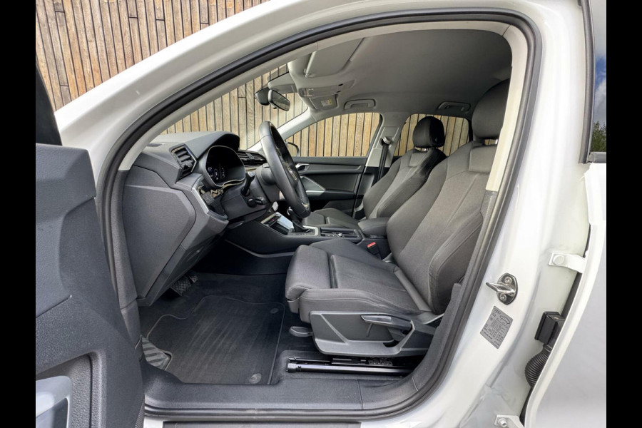 Audi Q3 35 TFSI Pro Line Automaat 150pk | Climate control | Cruise control | Apple CarPlay | Trekhaak uitklapbaar | Sportstoelen | LED v