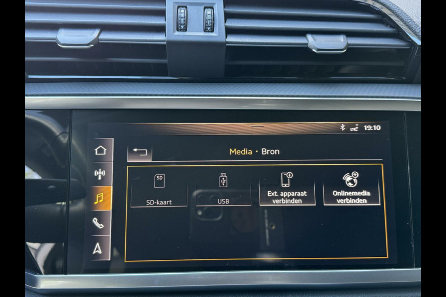 Audi Q3 35 TFSI Pro Line Automaat 150pk | Climate control | Cruise control | Apple CarPlay | Trekhaak uitklapbaar | Sportstoelen | LED v