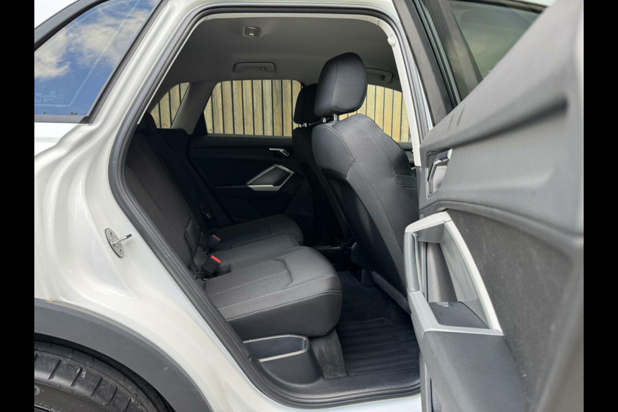 Audi Q3 35 TFSI Pro Line Automaat 150pk | Climate control | Cruise control | Apple CarPlay | Trekhaak uitklapbaar | Sportstoelen | LED v