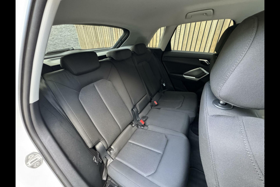 Audi Q3 35 TFSI Pro Line Automaat 150pk | Climate control | Cruise control | Apple CarPlay | Trekhaak uitklapbaar | Sportstoelen | LED v