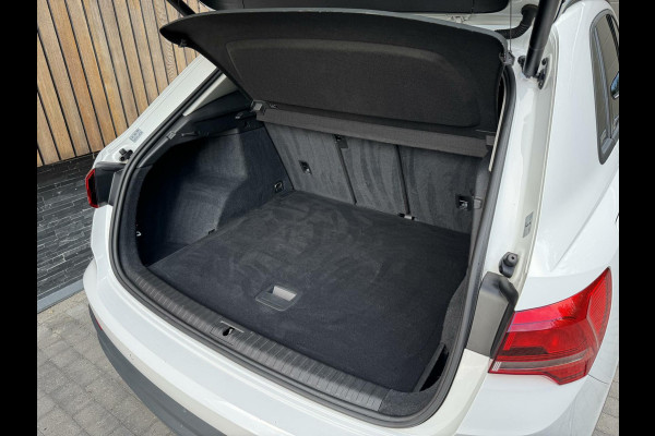 Audi Q3 35 TFSI Pro Line Automaat 150pk | Climate control | Cruise control | Apple CarPlay | Trekhaak uitklapbaar | Sportstoelen | LED v
