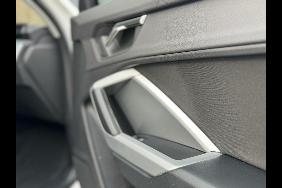Audi Q3 35 TFSI Pro Line Automaat 150pk | Climate control | Cruise control | Apple CarPlay | Trekhaak uitklapbaar | Sportstoelen | LED v