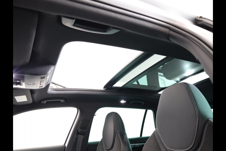 Škoda Superb Combi 1.5 TSI ACT Sportline Business 150 pk Automaat (DSG) | Navigatie | Panoramadak | Parkeersensoren | Achteruitrijcamera | Adaptieve cruise control | Stoelverwarming V+A |