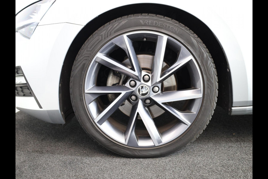 Škoda Superb Combi 1.5 TSI ACT Sportline Business 150 pk Automaat (DSG) | Navigatie | Panoramadak | Parkeersensoren | Achteruitrijcamera | Adaptieve cruise control | Stoelverwarming V+A |