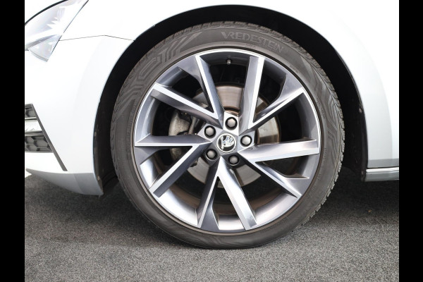 Škoda Superb Combi 1.5 TSI ACT Sportline Business 150 pk Automaat (DSG) | Navigatie | Panoramadak | Parkeersensoren | Achteruitrijcamera | Adaptieve cruise control | Stoelverwarming V+A |