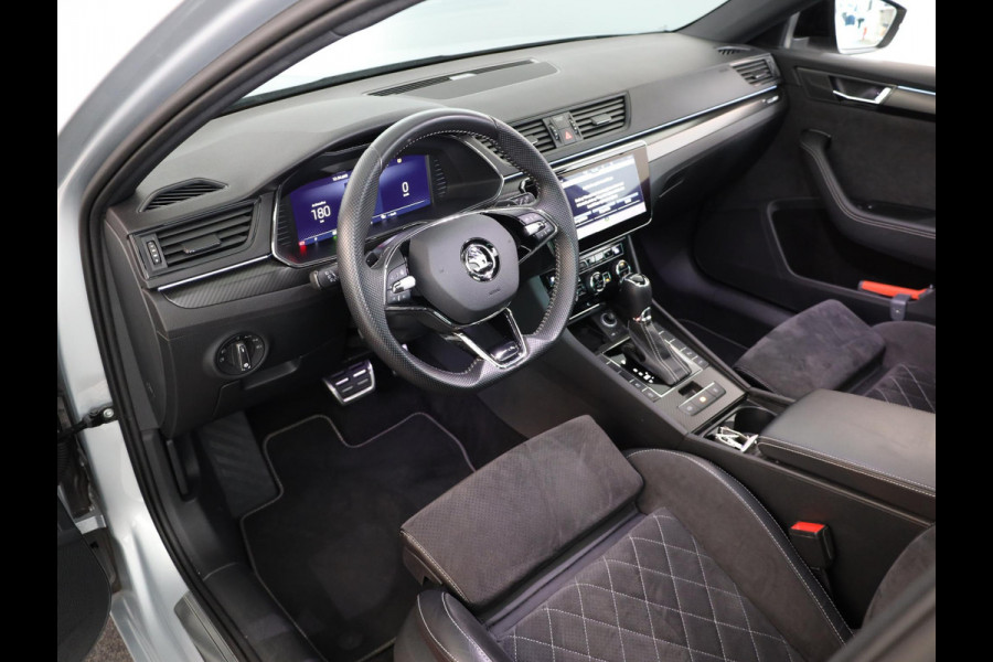 Škoda Superb Combi 1.5 TSI ACT Sportline Business 150 pk Automaat (DSG) | Navigatie | Panoramadak | Parkeersensoren | Achteruitrijcamera | Adaptieve cruise control | Stoelverwarming V+A |