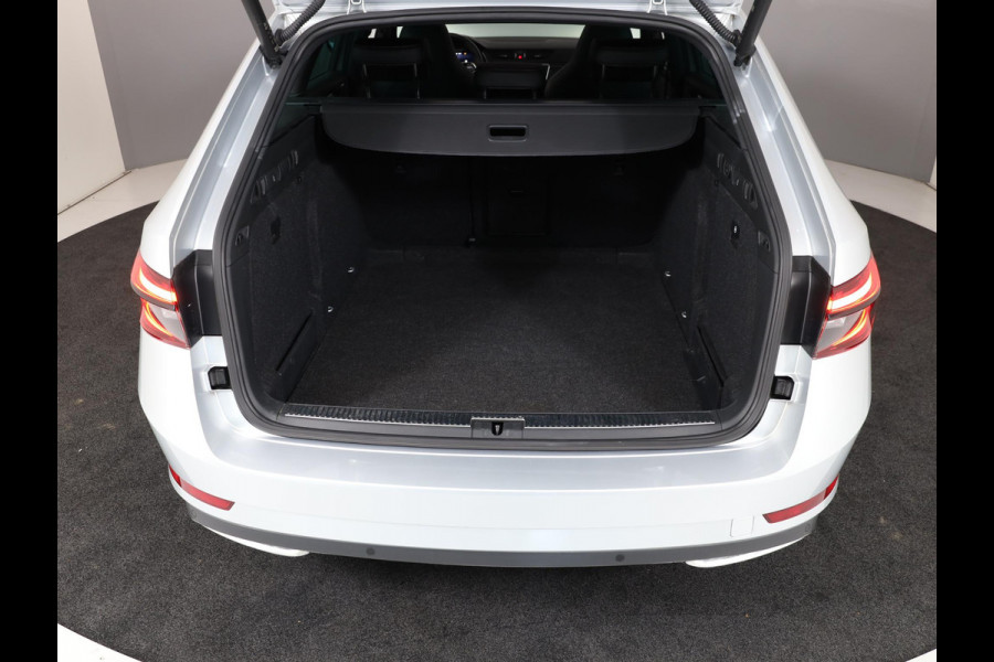 Škoda Superb Combi 1.5 TSI ACT Sportline Business 150 pk Automaat (DSG) | Navigatie | Panoramadak | Parkeersensoren | Achteruitrijcamera | Adaptieve cruise control | Stoelverwarming V+A |