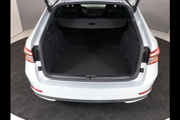Škoda Superb Combi 1.5 TSI ACT Sportline Business 150 pk Automaat (DSG) | Navigatie | Panoramadak | Parkeersensoren | Achteruitrijcamera | Adaptieve cruise control | Stoelverwarming V+A |