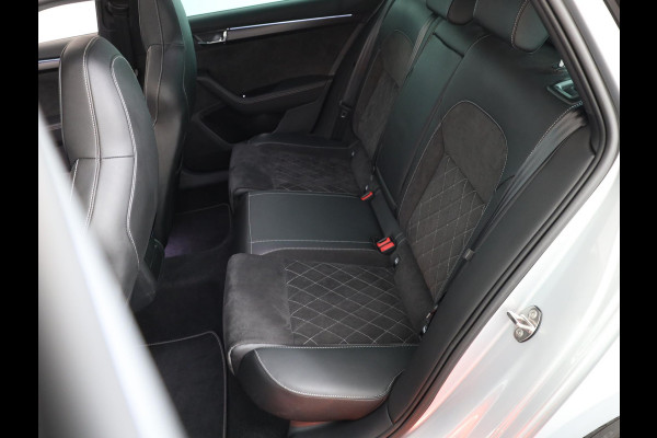 Škoda Superb Combi 1.5 TSI ACT Sportline Business 150 pk Automaat (DSG) | Navigatie | Panoramadak | Parkeersensoren | Achteruitrijcamera | Adaptieve cruise control | Stoelverwarming V+A |