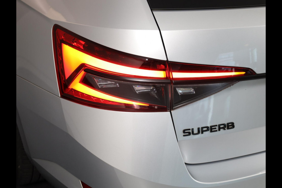 Škoda Superb Combi 1.5 TSI ACT Sportline Business 150 pk Automaat (DSG) | Navigatie | Panoramadak | Parkeersensoren | Achteruitrijcamera | Adaptieve cruise control | Stoelverwarming V+A |
