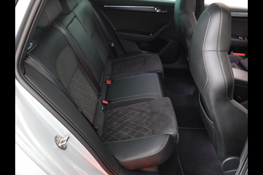 Škoda Superb Combi 1.5 TSI ACT Sportline Business 150 pk Automaat (DSG) | Navigatie | Panoramadak | Parkeersensoren | Achteruitrijcamera | Adaptieve cruise control | Stoelverwarming V+A |